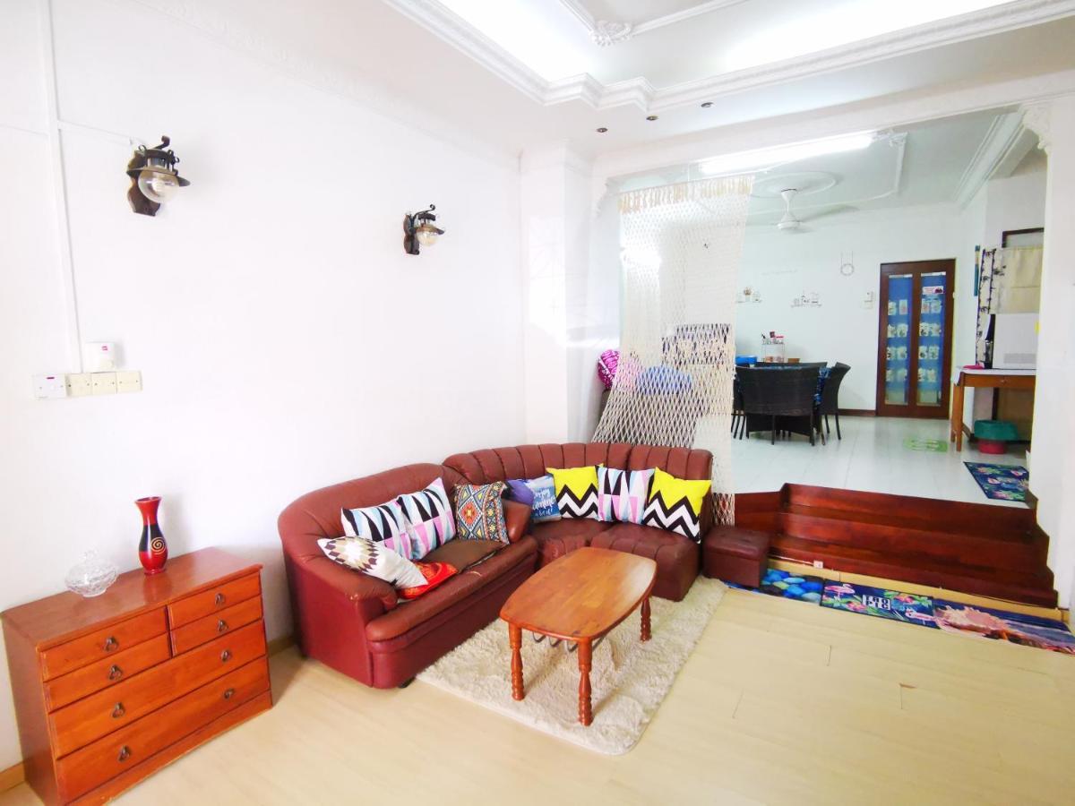 Lpm Room Tanjung Bungah  Exterior foto